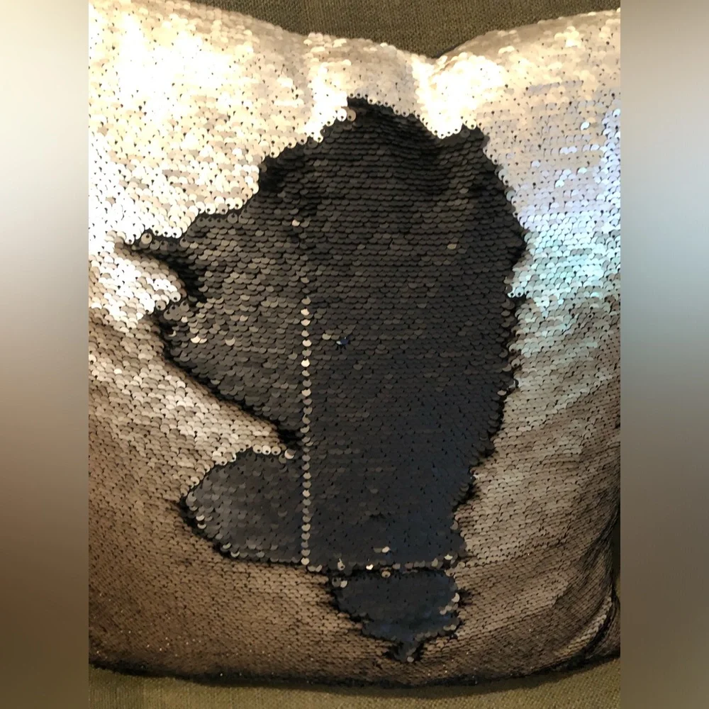 NWOT Aviva Stanoff Mermaid Sequined Black & Champagne Gold Down‎ Pillow 18 x 18